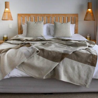Protea Throw Geometry (Cobblestone / Coffee)